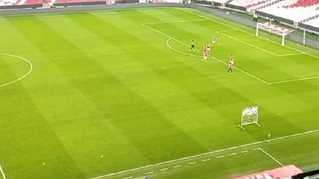 Marcos Leonardo mostra-se... em treino após o jogo