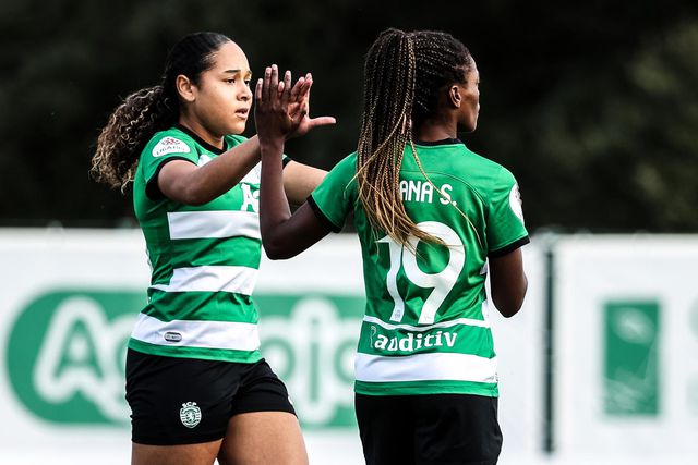 Taça da Liga: Golo de Olivia Smith coloca Sporting em vantagem na meia-final
