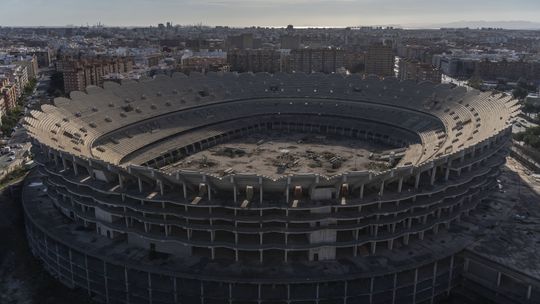 Esqueleto de betão vai ganhar vida 16 anos depois: avançam as obras no Nou Mestalla