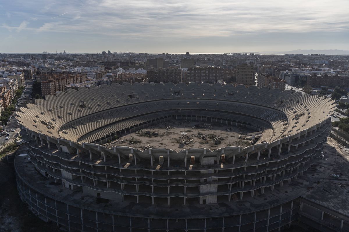 Esqueleto de betão vai ganhar vida 16 anos depois: avançam as obras no Nou Mestalla