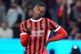 Rafael Leão irritado durante um jogo do Milan