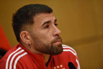 Otamendi: «Renovação? No final da temporada veremos...»