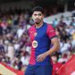 Ronald Araújo, defesa central do Barcelona, entrando em campo