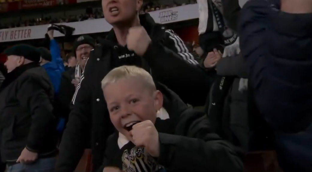 Sammy apanhado pela transmissão a festejar golo