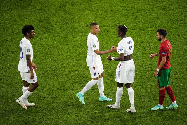 Coman, Mbappé, Pogba e Bruno Fernandes num jogo entre França e Portugal