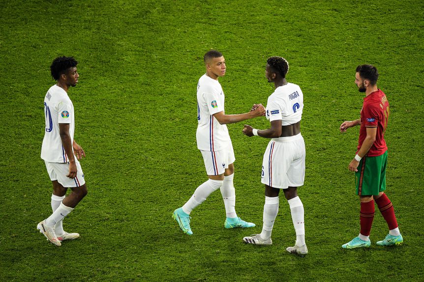 Coman, Mbappé, Pogba e Bruno Fernandes num jogo entre França e Portugal