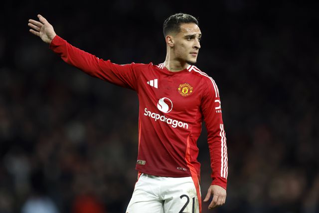 Antony leva Ajax para tribunal