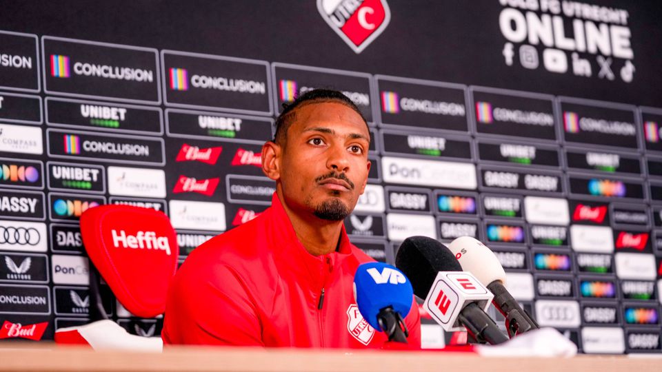 Haller apresentado no Utrecht