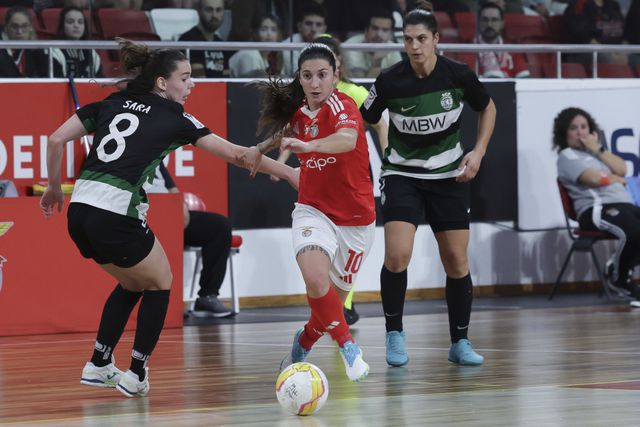 Benfica goleia Sporting e reclama liderança da Liga feminina