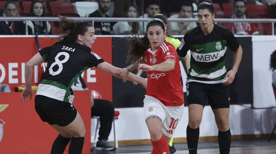 Benfica goleia Sporting e reclama liderança da Liga feminina