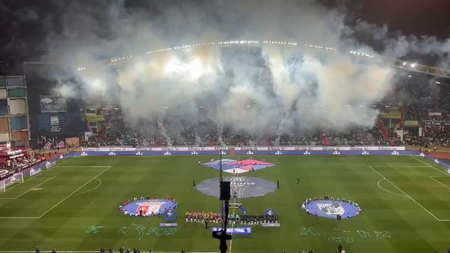 Espetáculo no momento da entrada das equipas