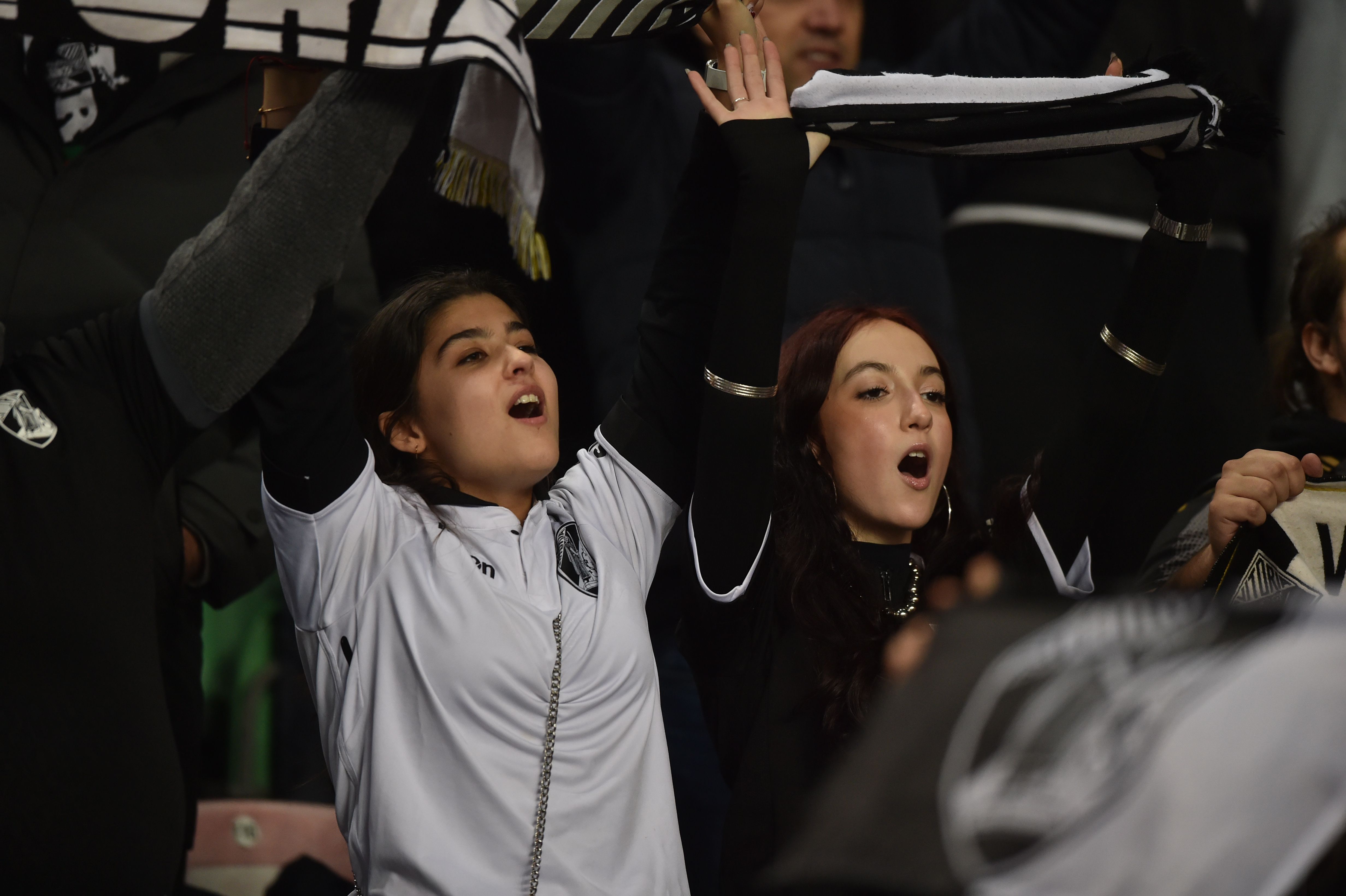 Adeptas do Vitória de Guimarães - Foto: Miguel Nunes