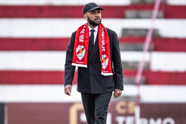 Dani Alves toma decisão drástica no São João de Ver