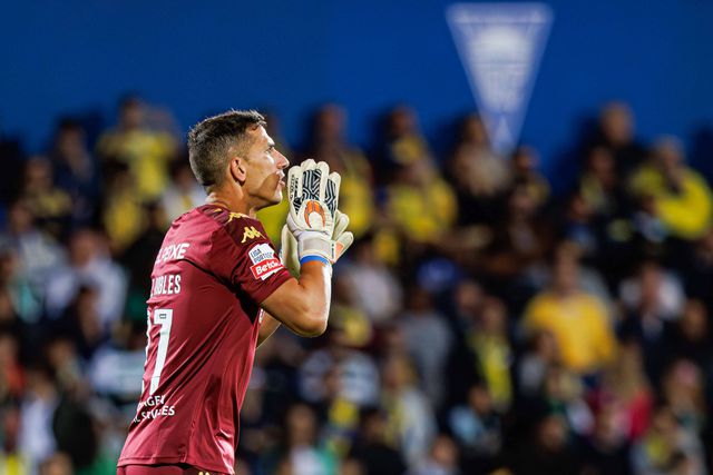 Joel Robles é totalistas pelo Estoril na Liga 25/26, o que lhe permitiu obter uma renovação de contrato automática. Foto: IMAGO