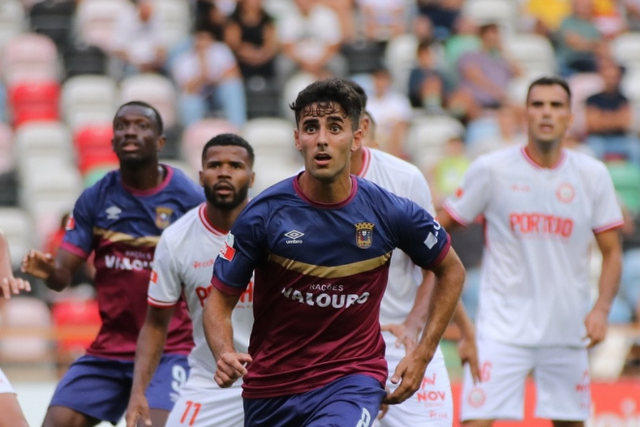 Emblemas já se defrontaram esta época, para a Liga 2, com o triunfo a sorrir aos leirienses (1-0), a 29 de agosto - Foto: Torreense