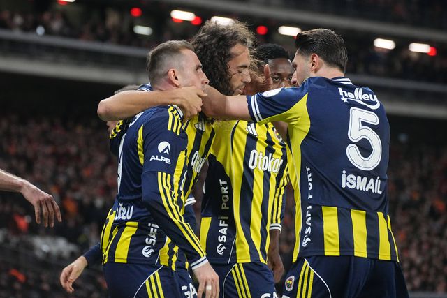 Festejos do Fenerbahçe depois do golo de Guendouzi