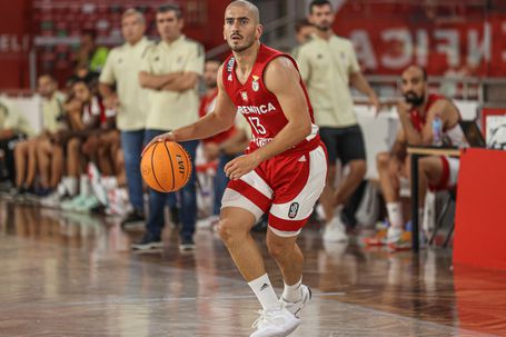 Benfica arrasa armada de Vasco da Gama