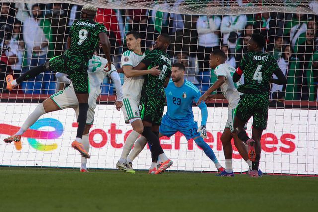 A Nigéria dominou e venceu a Argélia nos quartos de final da CAN 2025 - Foto: X/@NGSuperEagles