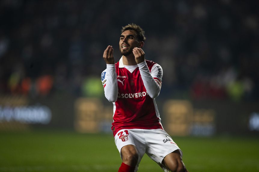 A desilusão de Ricardo Horta na final da Allianz Cup, que o SC Braga perdeu para o V. Guimarães - foto: Paulo Cunha/Lusa