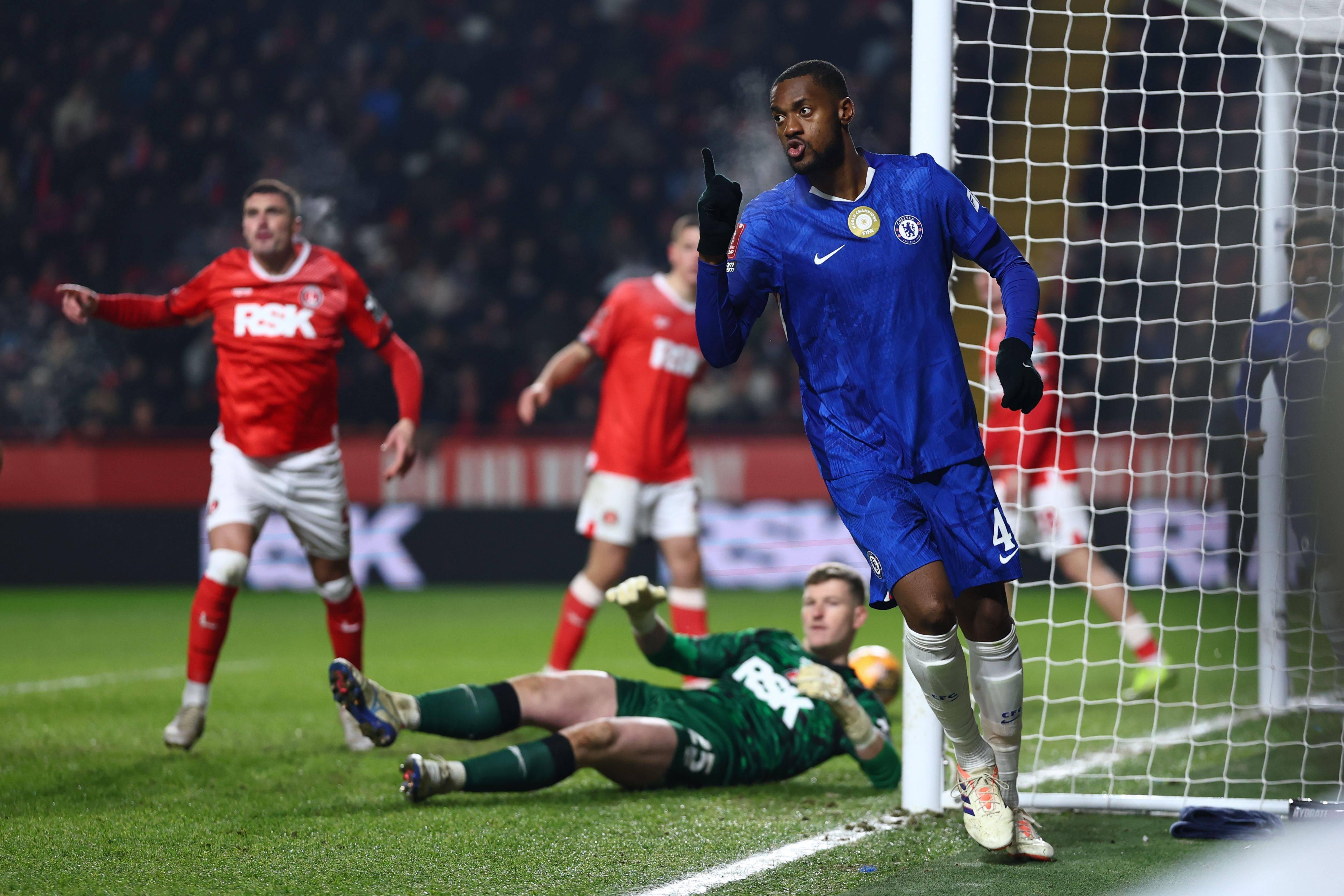 Tosin Adarabioyo - Defesa-central - Custo zero. Foto: IMAGO