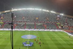 Jogadores do SC Braga pisam o relvado do Magalhães Pessoa