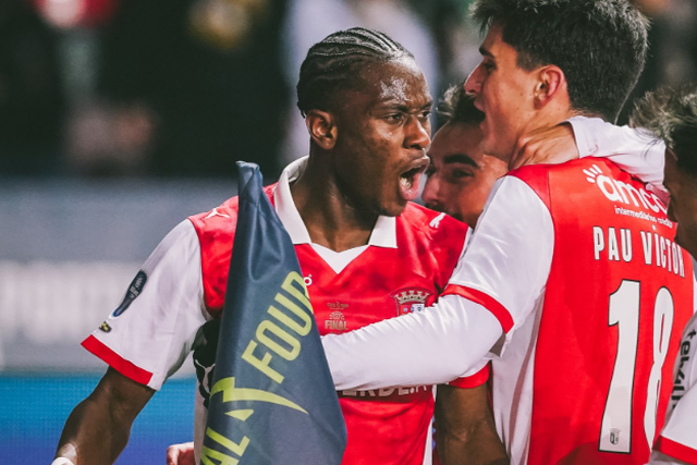 Dorgeles festeja golo com Pau Victor - Foto: SC Braga