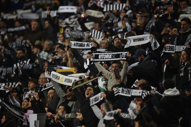 Adeptos do Vitória de Guimarães - Foto: Miguel Nunes