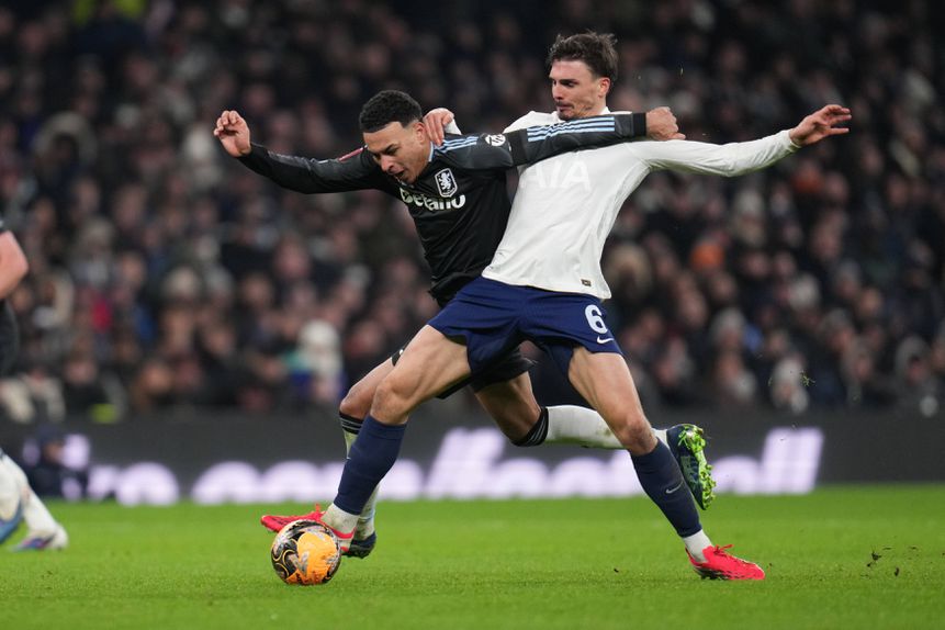 João Palhinha foi titular na derrota por 1-2 do Tottenham frente ao Aston Villa