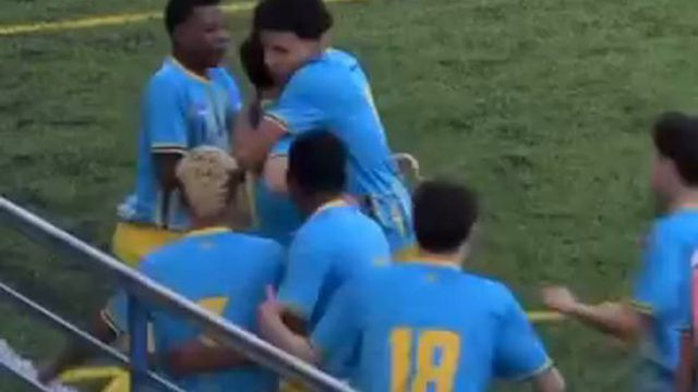 Quando se marca um golo no pontapé de saída...