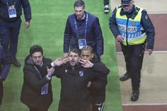 O gesto de Nélson Oliveira após a expulsão na final da Taça da Liga