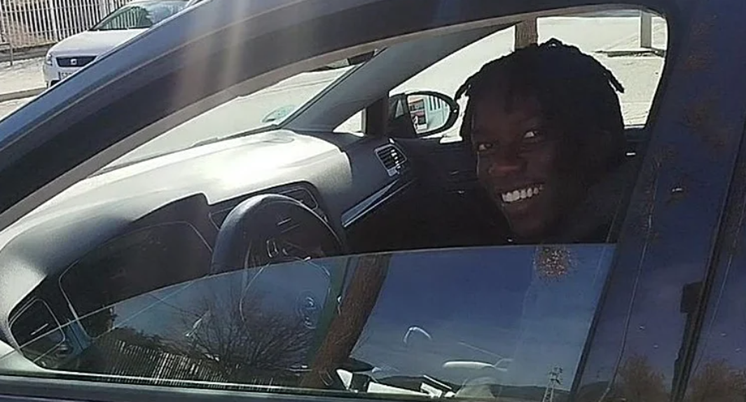 Faye bem disposto na saída das instalações do Granada esta manhã - Foto: IDEAL (Espanha)