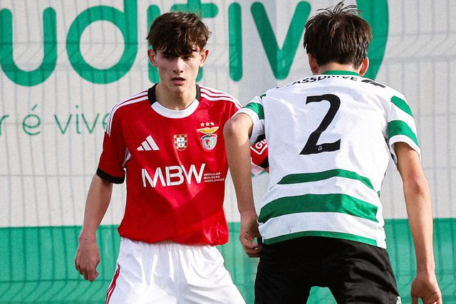 Sporting e Benfica empataram dérbi de iniciados - Foto Facebook/Benfica Campus