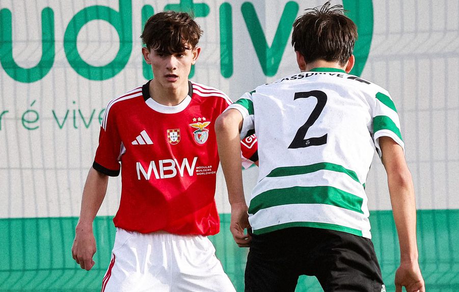 Sporting e Benfica empataram dérbi de iniciados - Foto Facebook/Benfica Campus