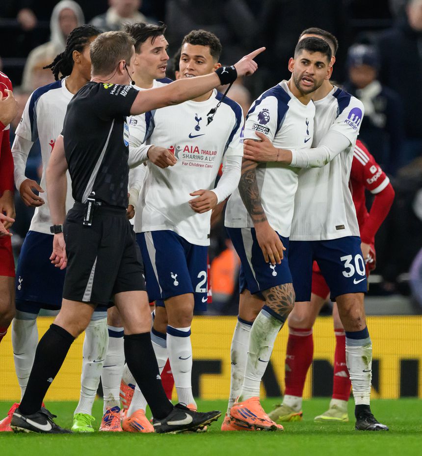 Romero expulso frente ao Liverpool