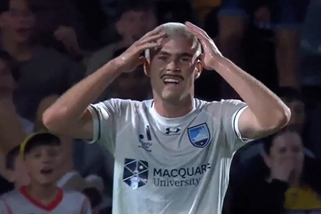 Falhanço do ano? Avançado australiano com perdida escandalosa (vídeo)