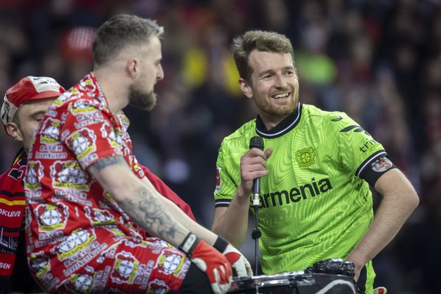 VÍDEO: Hradecky "emprestado" à claque após vitória sobre o Bayern