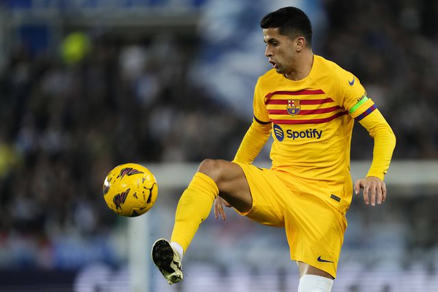 Barcelona enfrenta Granada à procura de se aproximar do segundo lugar