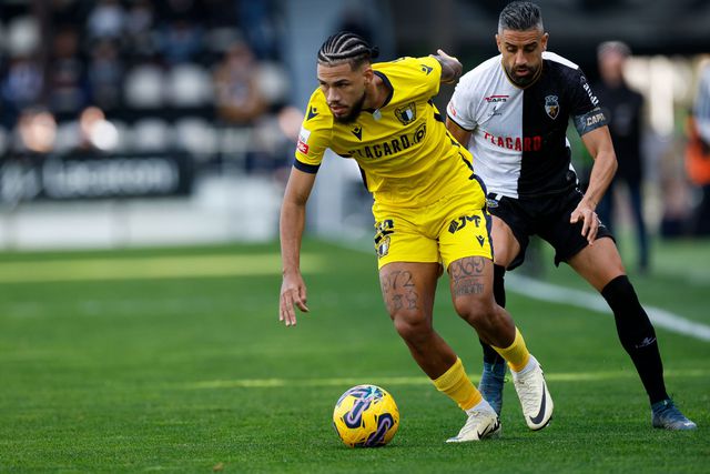 Farense 1 Famalicão 1:  Bruno Duarte tirou o Sorriso largo ao Famalicão