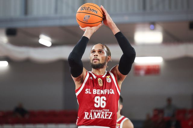 Uma das figuras do basquetebol do Benfica operado ao tornozelo