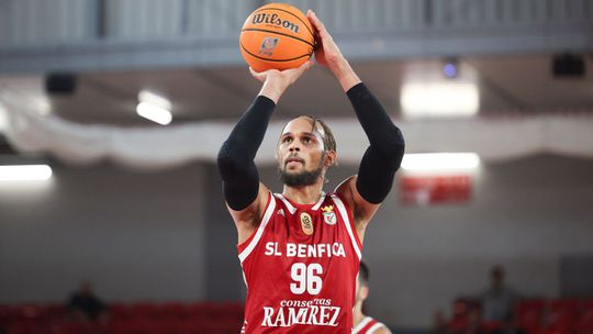 Uma das figuras do basquetebol do Benfica operado ao tornozelo