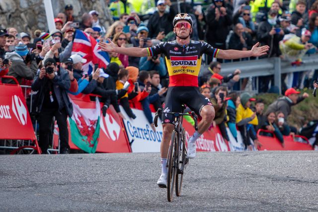Remco Evenepoel vence Clássica da Figueira com ataque... a 55 km da meta