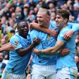 Manchester City bate Everton e sobe à liderança da Premier League