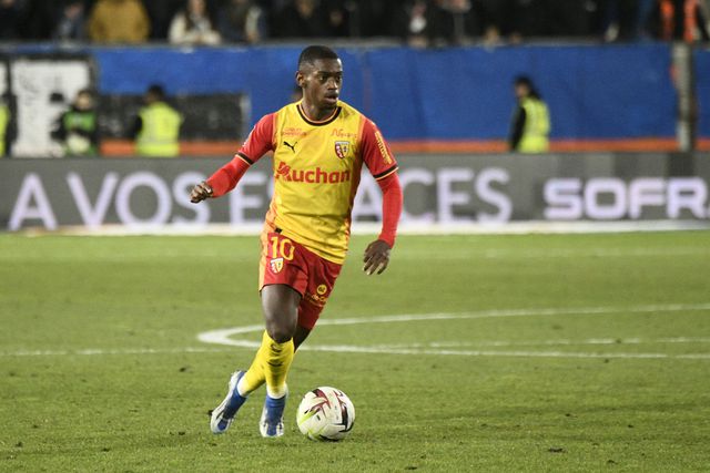 Português marca e assiste na vitória do Lens