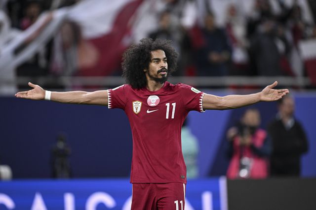 Vídeo: Akram Afif abre o marcador na final da Taça Asiática e celebra... com truque de magia