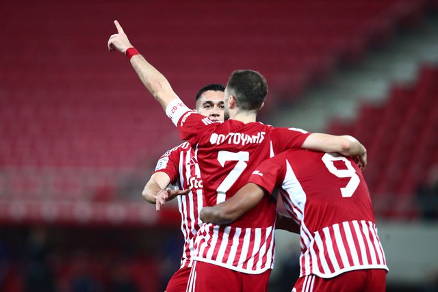 Golo de Podence e assistência de Chiquinho no Olympiakos pós-Carvalhal