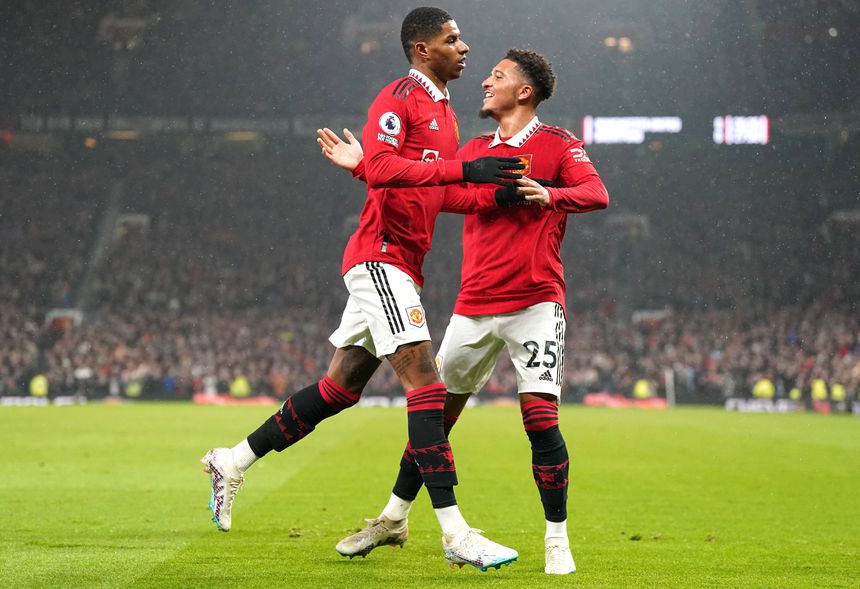 Marcus Rashford e Jadon Sancho com a camisola do Manchester United