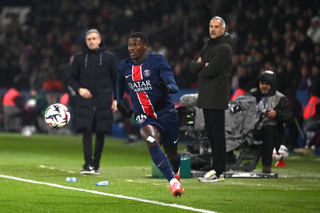 Nuno Mendes a correr na ala esquerda