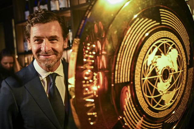 André Villas-Boas com o troféu do Mundial de Clubes