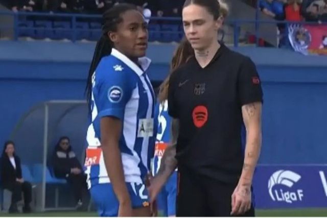 «Inaceitável»: apalpão gera polémica no futebol feminino (vídeo)