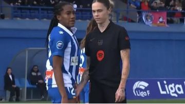 «Inaceitável»: apalpão gera polémica no futebol feminino (vídeo)